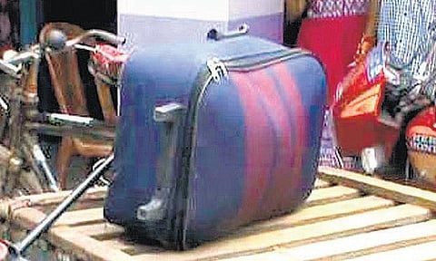 பெண், சிறுமியை கொன்று சடலத்தை கங்கையில் வீசிய வங்கி மேலாளர் கைது﻿