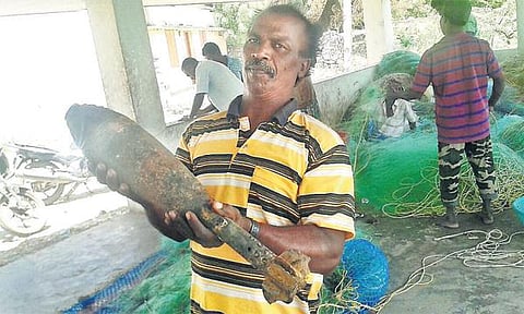 குமரியில் மீனவர் வலையில் சிக்கிய சிறிய ரக ஏவுகணை﻿