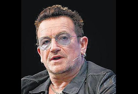 பேஸ்புக் பங்குகளால் கோடீஸ்வரரான பாப் பாடகர்﻿