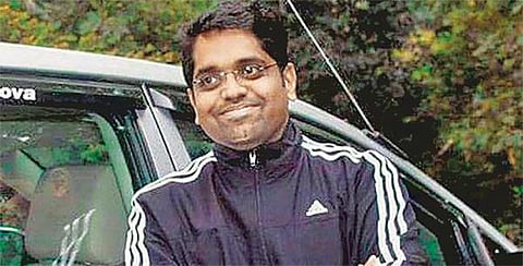 விமான நிலையங்களுக்கு மிரட்டல் விடுத்த பொறியாளர் கைது﻿: நண்பரின் மனைவியை வசப்படுத்த﻿ போலி சிம் கார்டு, ஃபேஸ்புக்- மனைவியையும் கொன்றதாக பெங்களூரு போலீஸார் தகவல்﻿