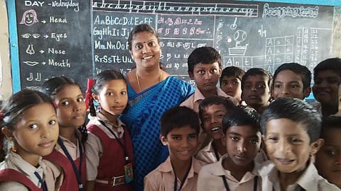 அன்பாசிரியர் 3 - விஜயலட்சுமி: பள்ளிக்காக நகையை அடகு வைத்த ஆசிரியை!