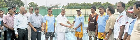 தமிழக அரசு ஊழியர்களுக்கு மாநில டென்னிஸ் போட்டிகள்﻿: அமைச்சர் தொடங்கி வைத்தார்﻿