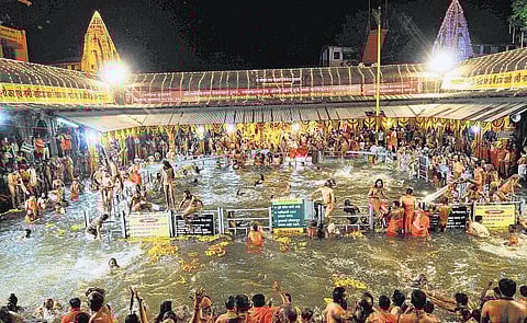 நாசிக் கும்ப மேளாவில் 2-வது நீராடல்﻿﻿: லட்சக்கணக்கான பக்தர்கள் கோதாவரி ஆற்றில் புனித நீராடினர்﻿