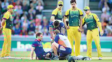 மோர்கனை தாக்கிய பவுன்சர்: நடுங்கிப்போன ஆஸ்திரேலிய வீரர்கள்﻿