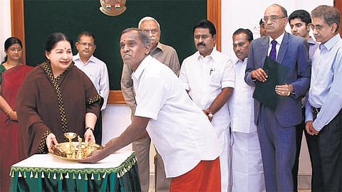 10 ஆயிரம் கிராம கோயில்களுக்கு ரூ.2.50 கோடியில் பூஜை பொருட்கள்﻿: முதல்வர் ஜெயலலிதா வழங்கினார்﻿