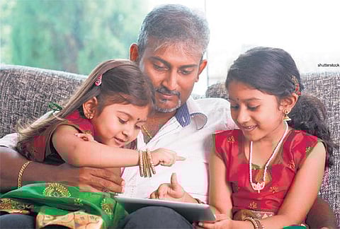 பெண் எனும் பகடைக்காய்: குழந்தைப் பராமரிப்பில் ஆண்களுக்குப் பங்கில்லையா?