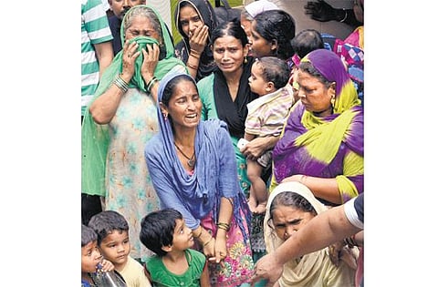 தூங்குவது போல் நடித்து கொலைகாரர்களிடம் இருந்து தப்பிய 3 வயது சிறுமி﻿: தாய், அக்கா, அண்ணன் கொலைகளை நேரில் பார்த்த சாட்சி﻿﻿