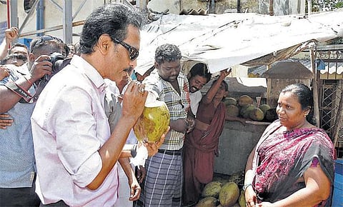 வரும் பொங்கலுக்கு ஜல்லிக்கட்டு நடத்தாவிட்டால் போராட்டம்﻿: அலங்காநல்லூரில் மு.க.ஸ்டாலின் எச்சரிக்கை﻿