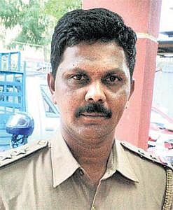 கொத்தடிமையாக இருந்து தப்பியவர் நாடு திரும்பினார்﻿: வேலை தேடி வெளிநாடு செல்பவர்களுக்கு எனது அனுபவம் ஒரு பாடம்﻿ - குவைத்தில் ஒட்டகம் மேய்த்த இளைஞர் உருக்கம்﻿