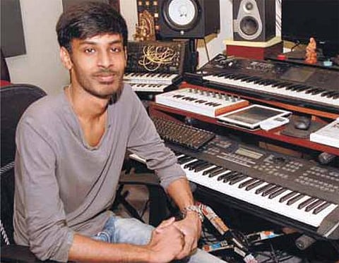 காதல் பாடல்களுக்கு இசையமைக்க பிடிக்கும்﻿: இசையமைப்பாளர் லியோன் ஜேம்ஸ் நேர்காணல்