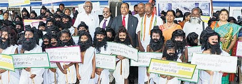 133 சிறுவர்கள் வள்ளுவர் வேடத்தில் மெட்ரோ ரயிலில் பயணம்﻿: திருக்குறளை தேசிய நூலாக அறிவிக்க கோரிக்கை﻿