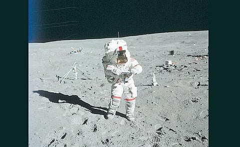 நிலவின் ஒளிப்படங்கள்