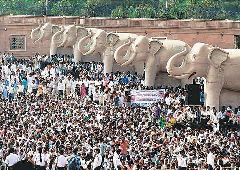 பாஜகவும் சமாஜ்வாதியும் ஆட்சிக்கு வந்த பிறகு இந்தியாவை ‘இந்து’ நாடாக அறிவிக்க பழமைவாதிகள் முயற்சிக்கின்றனர்: பகுஜன் சமாஜ் தலைவர் மாயாவதி குற்றச்சாட்டு﻿﻿﻿