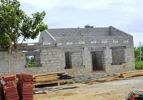 இந்திய உதவியில் கட்டப்படும் வீடுகளை ஒதுக்க தமிழ் பெண்களுக்கு பாலியல் நிர்பந்தம்﻿: இலங்கை செஞ்சிலுவை சங்க நிர்வாகிகள் மீது புகார்﻿