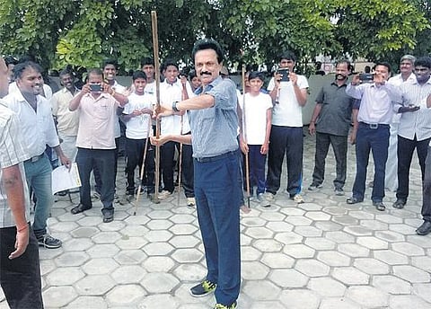 விவசாயிகள் நலனில் அக்கறையில்லை﻿: அதிமுக அரசு மீது ஸ்டாலின் குற்றச்சாட்டு﻿