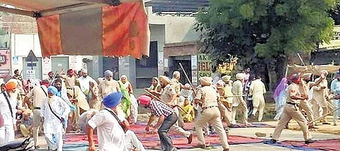 சீக்கிய புனித நூலை அவமதித்ததாக போராட்டம்﻿: பஞ்சாப் வன்முறைக்கு 2 இளைஞர்கள் பலி﻿﻿- ஐஜிபி உட்பட 75 பேர் காயம்﻿