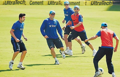 இந்தூரில் இன்று 2-வது ஒருநாள் ஆட்டம்﻿: தோல்வியிலிருந்து மீளுமா இந்தியா?﻿- அக்னி பரீட்சையில் கேப்டன் தோனி﻿