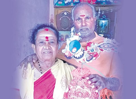 மனிதர்கள் | திருவிழா ஜோரா நடக்குது... சாமிதான் அநாதை ஆயிடுச்சு!