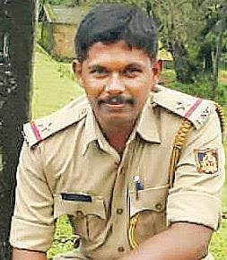 பெங்களூரு அருகே பயங்கரம்﻿: திருடர்களை விரட்டிய எஸ்.ஐ. கத்தியால் குத்திக் கொலை﻿- படுகாயமடைந்த 2 காவலர்கள் மருத்துவமனையில் அனுமதி﻿