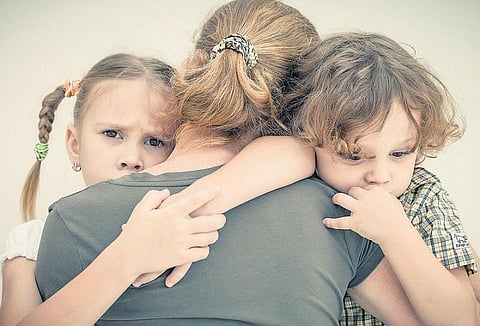 கேளாய் பெண்ணே : அப்பாவைப் பிரிந்து வாடும் குழந்தைகளுக்கு என்ன வழி?﻿