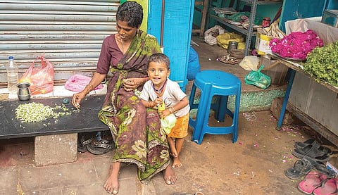 பெண் எனும் பகடைக்காய்: சிறகடிக்கும் ஒற்றைப் பறவைகள்!﻿