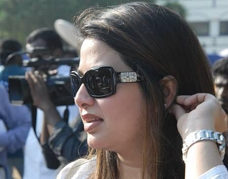 தள்ளுமுள்ளு விவகாரம்: நடிகை சங்கீதா விளக்கம்