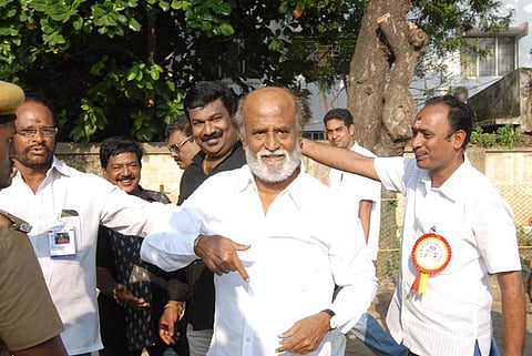 உயிரே போனாலும் வாக்குறுதிகளை நிறைவேற்றுங்கள்: ரஜினிகாந்த் பேச்சு