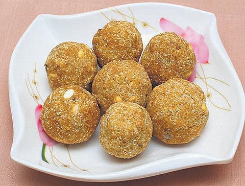 ஆயுத பூஜை அசத்தல்!-  பொரிவிளங்கா உருண்டை