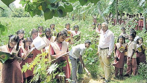 கலாம் வழியில் மாணவர்களை அரவணைக்கும் அறிவியல் ஆசிரியர்﻿