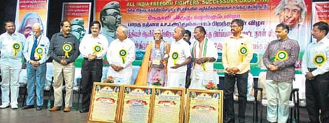 சுதந்திரப் போராட்ட தியாகிக்கு விருது வழங்கி கவுரவம்﻿