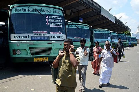அரசுப் பேருந்து ஓட்டுநர், நடத்துநரின் மனிதாபிமானம்﻿: குழந்தையை காப்பாற்றியதற்கு பயணிகள் பாராட்டு﻿