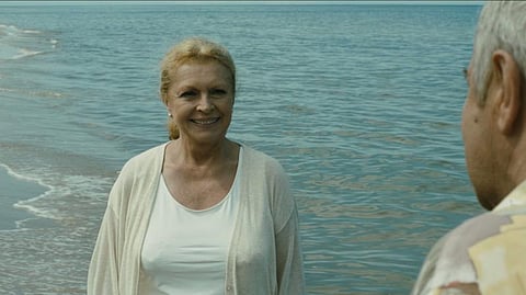 சாலைகளைக் கடந்து செல்லும் ஒரு வாழ்க்கைப் பயணம்