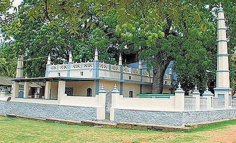 இறைநேசர்களின் நினைவிடங்கள்: மலைமேடு சிறிது மனமேடு பெரிது﻿ - தக்கலை தவஞானி பீர் முகம்மது அப்பா