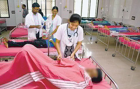 வடகிழக்கு பருவமழையால் டெங்கு காய்ச்சல் பாதிப்பு﻿: அரசு மருத்துவமனைகளில் பணியாற்றும் டாக்டர்களுக்கு விடுமுறை இல்லை﻿ - தமிழக சுகாதாரத்துறை உத்தரவு﻿