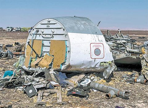 குண்டுவெடிப்பால் சிதறியது ரஷ்ய விமானம்: கருப்பு பெட்டிகளை ஆய்வு செய்த நிபுணர்கள் தகவல்