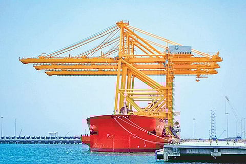 எல் அண்ட் டி நிறுவனத்திடமிருந்து காட்டுப்பள்ளி துறைமுகத்தை வாங்கியது அதானி குழுமம்﻿