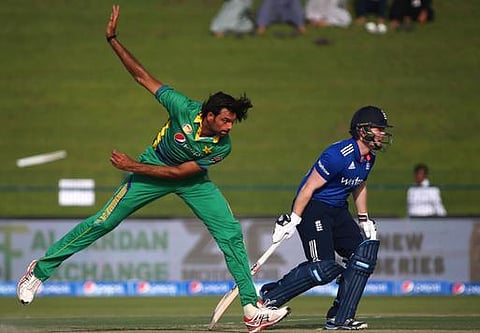 பீல்டிங், பந்து வீச்சு அபாரம்; ஹபீஸ் சதம்: இங்கிலாந்தை வீழ்த்திய பாகிஸ்தான்