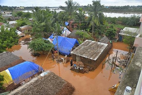 விருத்தாசலத்தில் இயல்பு வாழ்க்கை முடக்கம்: அரசிடம் மெழுகுவர்த்தி கோரும் மக்கள்
