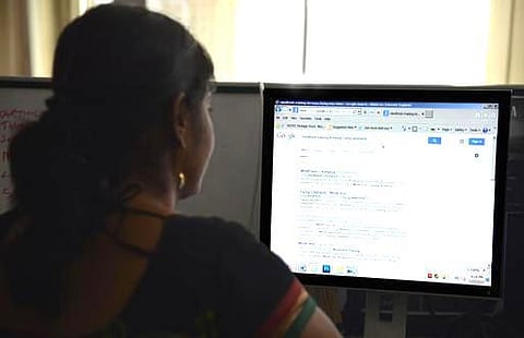 இணையம் பயன்படுத்துவோரின் எண்ணிக்கை 40 கோடியாக உயரும்﻿