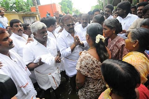 வாக்குகளுக்காக அல்லாமல் உண்மையில் பாதித்தோருக்கு நிவாரணம் வழங்குங்கள்: விஜயகாந்த்