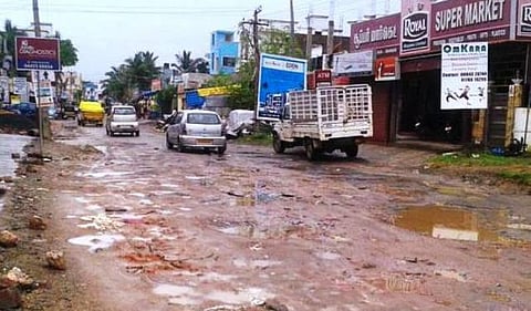 மழை பாதிப்பு: 84 மணி நேரம் மின்சாரம் இல்லாமல் தவித்த பெரும்பாக்கம் மக்கள்