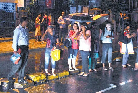 கூடுதலாக 1,200 பஸ்களை இயக்கியதால் சென்னைவாசிகள் பாதுகாப்பாக பயணித்தனர்: அரசு தகவல்