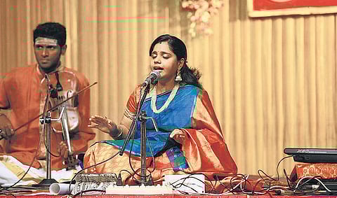 மேடை: இசையில் வெளிப்பட்ட சிவசக்தி மகிமை﻿