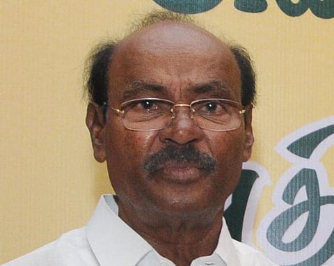 மாணவிகளுக்கு மது விற்றவர்கள் மீது கடுமையான நடவடிக்கை எடுக்க வேண்டும்﻿: ராமதாஸ் வலியுறுத்தல்﻿