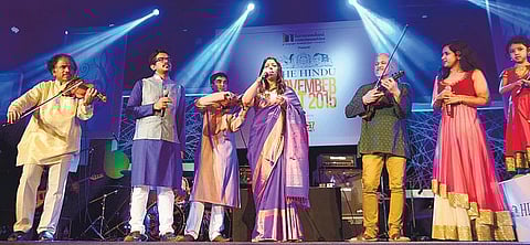 வயலின் தந்த‌ இசை ‘மயில்’!﻿