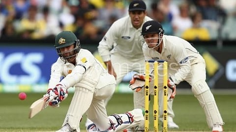 அடிலெய்ட் டெஸ்ட்: நிலைதடுமாறிய ஆஸ்திரேலிய அணியை தூக்கி விட்ட நடுவர்கள்