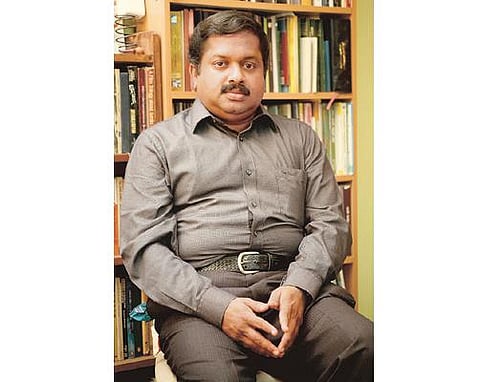 வெறும் பிரிஸ்கிரிப்ஷன் எழுதுவது மருத்துவமல்ல - மருத்துவர் கு. சிவராமன்﻿