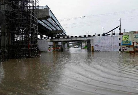 தமிழக கடலோர மாவட்டங்களை புரட்டிப்போட்ட கனமழை: நடப்பு பாதிப்புகளும் அடுத்த 24 மணி நேர நிலவரமும்