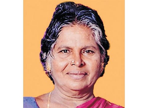 அறுந்து கிடந்த மின்கம்பியை மிதித்த பெண் பரிதாப பலி﻿