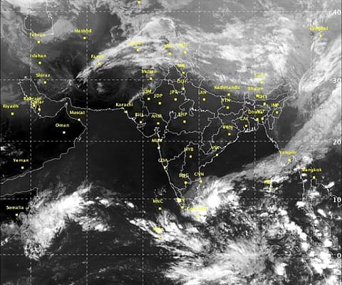 தமிழகம், புதுச்சேரியில் 3 நாட்களுக்கு மழை நீடிக்கும்: வானிலை ஆய்வு மையம் அறிவிப்பு